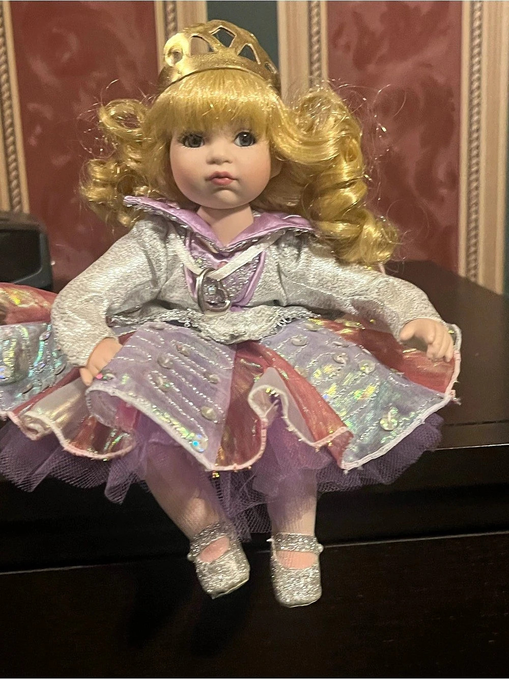 Marie Osmond Disney Sleeping Beauty porcelain shelf sitter collector doll